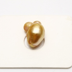 南洋白蝶真珠パールルース　ケシ　13×10mm　ナチュラルゴールドカラー