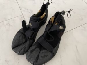 サーフグリップ リーフブーツ Surf Grip Reef Booties サーフィン 足裏保護 マリンスポーツ アウトドア 岩場 川遊び 正規品　シューズ 黒