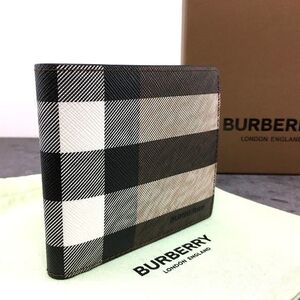 送料込み！ 未使用品 BURBERRY 二つ折り札入れ チェック 箱付き 441