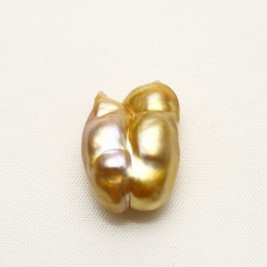南洋白蝶真珠パールルース　ケシ　20×13mm　ナチュラルゴールドカラー