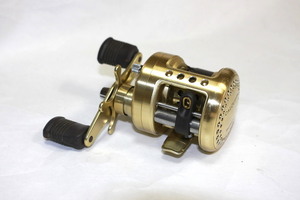 ★SHIMANO★シマノカルカッタ50XTRH382ベイトリール右巻きUSED!!!