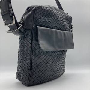 A4収納 ボッテガヴェネタ BOTTEGA VENETA メンズ ビジネス ショルダーバッグ 斜め掛け クロスボディ イントレチャート レザー 黒