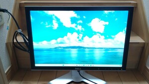 中古 Dell 2007WFP 20インチワイドモニター(1,680×1,050 WSXGA+）ピボット回転高さ調整 コンパクト幅472.7mm(検 LG,I/O,iiyama)