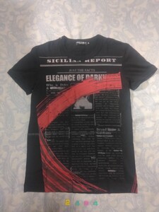 2494ドルチェ＆ガッバーナ 前メッセージ赤色ラインプリントつきクルーネック半袖 黒色Tシャツミラノ ジャパン　