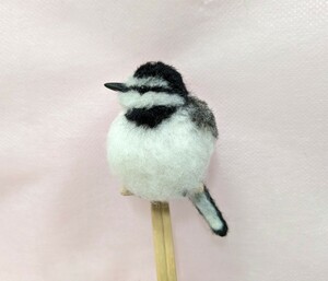 羊毛フェルト ハクセキレイ　ブローチ　鳥　野鳥　ミニチュア　ハンドメイド　アクセサリー