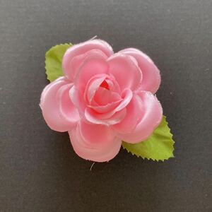 【ほぼ未使用】コサージュ バラ 薔薇 花 入学式 入園式 卒業式 卒園式 結婚式 七五三 髪飾り アクセサリー 和装小物 帯留め ピンク