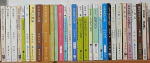 戦前戦後の日本経済などに関連した文庫本３０冊です。