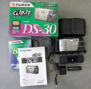 【デジタルカメラ】FUJIFILM　CLIP-IT　クリップ・イット　DS-30　：DIGITAL CAMERA フジフィルム　富士　デジカメ　●ジャンク