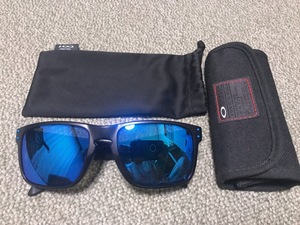 新品同様 OAKLEY HOLBROOK オークリー ホルブルック アジアンフィット 偏光 ポラライズド サングラス　クリーナー付き