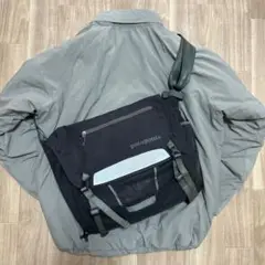 old patagonia パタゴニア　黒　メッセンジャーバッグ　古着　90s