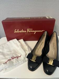 Ferragamo フェラガモ パンプス 黒色