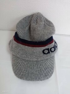 1351【中古】adidas アディダス　ゴルフウェア　ニット帽子　グレーエンジ黒　左前にアディダスのロゴ　メンズ　サイズ　フリー　