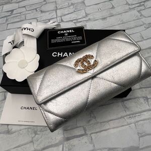 CHANEL シャネル19 長財布 フラップウォレット ココマーク マトラッセ ディズヌフ ラムスキン レザー 本革 シルバー レディース 付属品付き