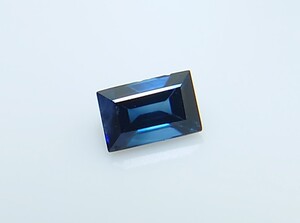 サファイア　0.36ct ルース　微細なカケ（LA-6705）