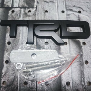 TRD フロント シンプル エンブレム【マットブラック】プリウス クラウン ハリアー アルファード アクア ヤリスクロス ライズ RAV4 86 C-HR