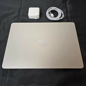 ⑨Apple/MacBook Air/13.6インチ/2022/A2681/動作確認、初期化済み