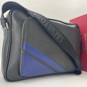 近年モデル/美品/A4/斜め掛け●Salvatore Ferragamo フェラガモ ショルダーバッグ メッセンジャー ビジネス ロゴ メンズ レザー ブラック