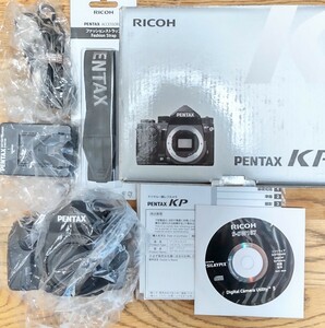 未使用に近い美品です PENTAX KP ブラックボディ元箱・付属品・未記入保証書付き ペンタックス【K-3,K-1,KF,K-30,K-50,K-70】