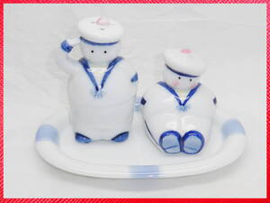 調味料入れ　Salt and pepper shaker