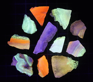 鉱物標本、蛋白石、蛍光オパール北海道産　S　23グラム（D9)