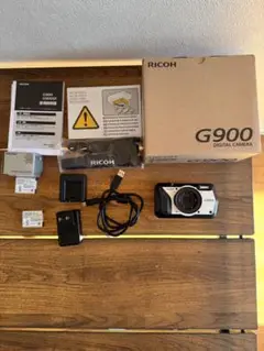 RICOH G900 デジタルカメラ 本体と付属品