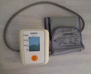 OMRON 自動電子血圧計 HEM-7114 オムロン 血圧計 上腕式血圧計