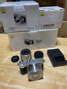 78.美品　Nikon ニコン　Nikon 1 J5 レンズ10-30mm 1：3.5-5.6 VR / 18.5mm 1：1.8 動作確認済