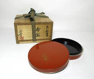 初だし品　香合　鈴虫 香合　朱/金彩　塗師　尚峰 造　在銘　共箱　茶道具　香道具　★広島発送★（岡山発送品同梱不可）