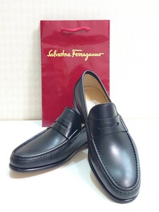 未使用 高級 フェラガモ Ferragamo メンズ ローファー スリッポン ブラック 黒 革靴 レザー ビジネスシューズ 6 サイズ24cm イタリア製 