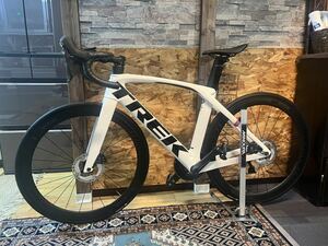 ロードバイク フルカーボン ULTEGRA SHIMANO トレック マドン SL6 TREK MADONE ホワイト