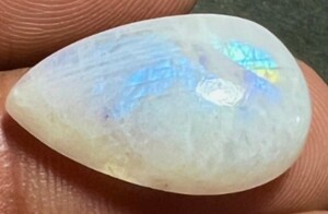 Natural Moonstone Rainbow 22x13 MM 13.45 cts. 　ムーンストーンカボション 裸石