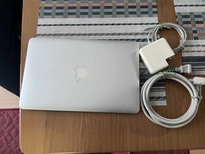 中古 現状 APPLE ノートパソコン 品番 A1370 1.4GHz Core 2 Duo 2GB 128GB Macbook Air 11inch Late2010 アップル. ☆ U100