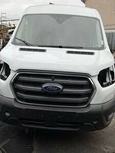 ★引き取り限定 横浜★ Ford TRANSIT TREND フォード トランジット トレンド バンパー フロントバンパー Fバンパー 引っ掻き傷有 発送不可