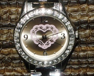 稼働品　超美品　Prepoint 　スワロフスキー　お洒落なハートデザイン　シルバーレディース腕時計