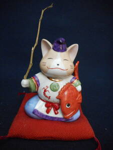 ねこ　猫「恵比須猫」縁起物　招福　七福神　サイズ高さ１４㎝　幅１１×７㎝