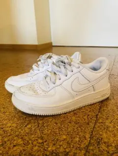 Nike Air Force 1 ホワイト スニーカー