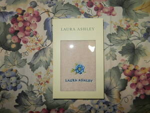 ♪新品♪ 　☆LAURA ASHLEY (ローラアシュレイ)　箱入りミニタオルハンカチ☆