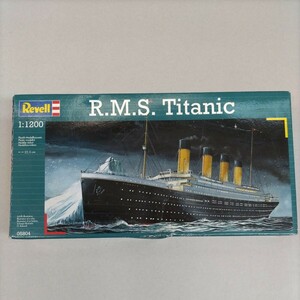 未組立品 RevellR.M.S.Titanic1/1200(外箱に擦れ傷へこみ白抜き等、中のビニール袋に破れのダメージあり)