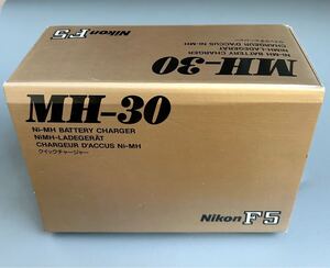  【未使用品】［Nikon MH-30］ニコン F5用 クイックチャージャー（ニッケル水素電池MN-30専用充放電器）付属品一式揃 ☆宅急便送料無料☆