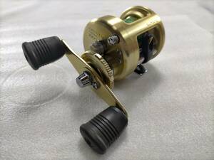 勵麥【日本製】シマノ カルカッタ チヌ 1000 右 日本製 SHIMANO CALCUTTA CHINU Made in Japan RH241 ベイトリール 筏 イカダ 2601F