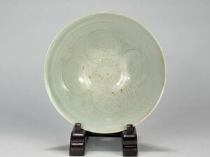 UD25-3 中国美術　景徳鎮　青白磁　刻花卉文　茶碗　斗笠碗　唐物　時代　古玩　茶道具　宋？