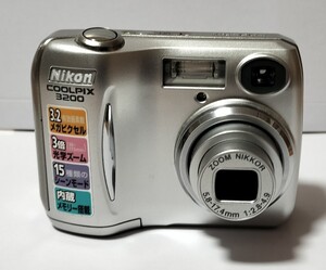 ●　Nikon ニコン COOLPIX 3200　デジタルカメラ　美品　