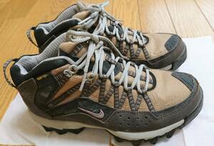 ◆NIKE(ナイキ) ACG 登山シューズ トレッキングシューズ 黒(ブラック)×茶×ベージュ GORE-TEX(ゴアテックス 防水) 23.5(US6.5)　送料無料