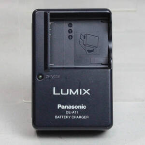 121914 【良品 パナソニック】 Panasonic LUMIX デジカメバッテリーチャージャー DE-A11A for DMW-BCC12