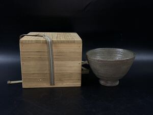 【福蔵】李朝早期 井戸茶碗 高麗茶碗 灰色釉 茶道具 木箱 骨董 古玩 古美術 時代品 径13.7cm