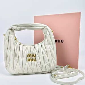 miu miu 極美品 ミュウミュウ ショルダーバッグ 脇の下のバッグ レザー ホワイト