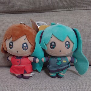 初音ミク MEIKO☆ぬいぐるみ キーホルダー☆ダイナー柄 2体セット☆新品タグ付き 即決☆ぬいぐるみ マスコット キャンドゥ セリア ダイソー