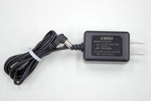 ★10個入荷★ UNIFIVE/ACアダプター ◆UC105-0510/5V 1A/外径約5.5mm 内径約2mm◆ UNIFIVEAC5V25-2Y