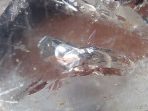 【大1小2の動く気泡入り】ブランドバーグ　水入りクォーツ　水晶　原石　標本