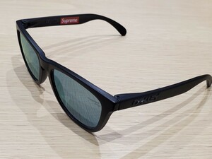 即売レア　supreme x OAKLEY　FROGSKINS　シュプリーム　オークリー　フロッグスキン　ブラック　BLACK　ミラーサングラス　/fragment 